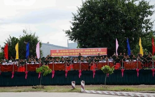 Đội hình tham quan thao diễn.