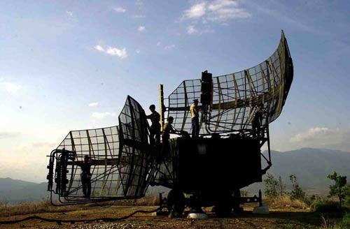 Bảo quản khí tài, quản lý tốt vùng trời.