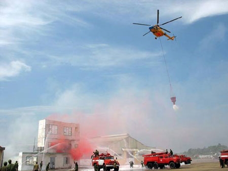 Bay diễn tập phòng chống cháy nổ.