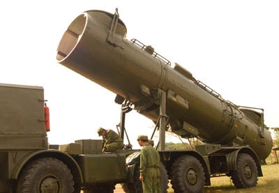 Đội hỏa lực chuẩn bị vũ khí, khí tài trong huấn luyện chiến đấu.