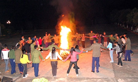 Đêm lửa trại giao lưu văn nghệ quân dân của chiến sĩ ra đa Tây Bắc