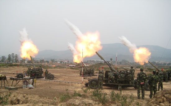 Hoa lửa đầu nòng.