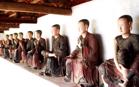 Tượng Phật chùa Tây Phương (Hà Tây cũ) luôn được tôn tạo, bảo vệ cẩn thận