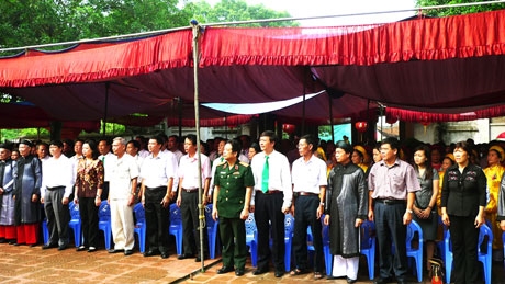 Các thế hệ con cháu thành kính tưởng niệm các vị vua triều Lý.