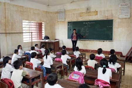 Giờ học đầu tiên sau những ngày phải nghỉ học vì mưa lũ.