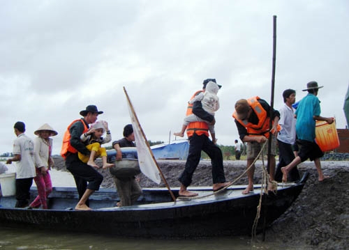 Người dân và tài sản được đưa đến nơi an toàn.