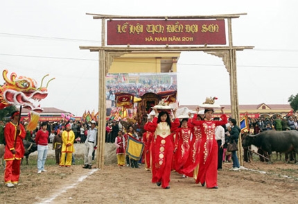 Lễ vật dâng lên trong buổi lễ.