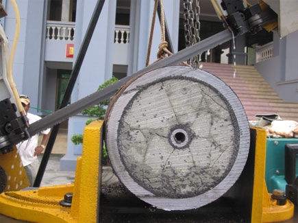 Cận cảnh lát cắt. Nhiều phụ tùng thay thế của hệ thống này có thể mua ở Việt Nam, trừ lưỡi cưa chuyên dụng.