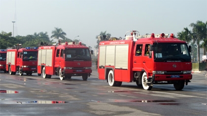 Xe thang chữa cháy và cứu hộ của lực lượng Cảnh sát PCCC cơ động làm nhiệm vụ chữa cháy trên địa bàn Thủ đô.