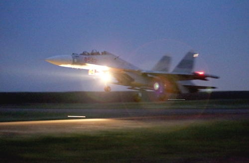 “Hổ mang chúa” đầu tiên bắt đầu cất cánh.