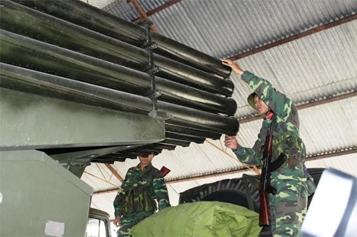 Hoàn tất mọi công tác chuẩn bị khí tài trước khi lên đường thực hiện nhiệm vụ.