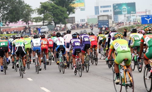 Quãng đường thi đấu khá dài và nhiều đoạn đang thi công là những thử thách với các vận động viên.