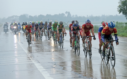 Trời bắt đầu mưa to.