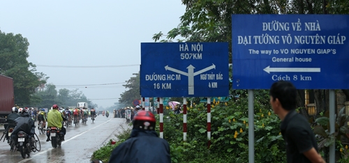 Hướng về khu mộ Đại tướng Võ Nguyên Giáp.