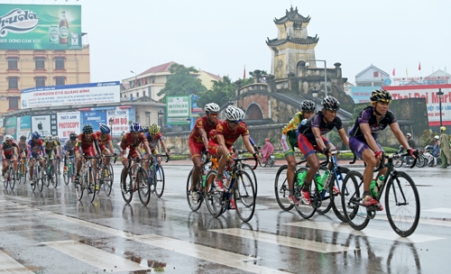 Qua Quảng Bình Quan.