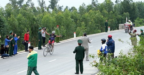 Vận động viên Lê Nguyệt Minh của đội TP Hồ Chí Minh 2 xuất sắc giành cú hat-trick của chặng 7, bao gồm 2 giải dọc đường và Nhất chặng 7.