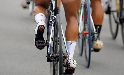 Những đôi chân chắc khỏe chinh phục cung đường đua.