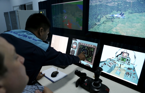 Việc phối hợp giữa các phi công và bộ phận chỉ huy mặt đất, thông tin… đòi hỏi chặt chẽ, chính xác.