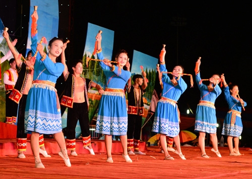 Người Dao trên sân khấu.