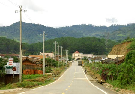 ĐẦU TƯ CHO HUYỆN NGHÈO