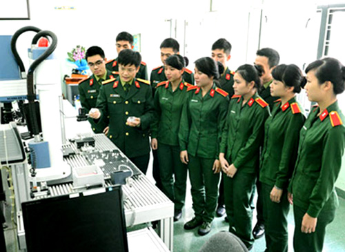 GIÚP SĨ QUAN TRẺ PHẤN ĐẤU, KHẲNG ĐỊNH MÌNH