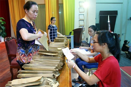 “ĐẦU XUÔI ĐUÔI… CHƯA LỌT”