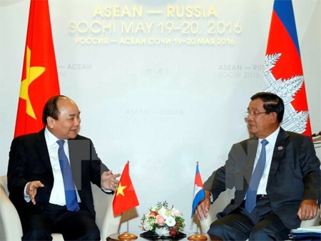 PM holds bilateral meetings on ASEAN-Russia summit sidelines