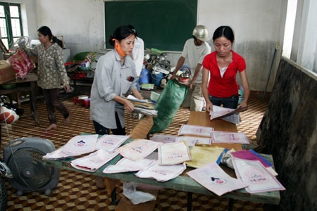 Các thầy, cô khẩn trương dọn dẹp trường lớp để học trò sớm được tới trường
