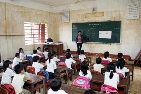 Buổi học đầu tiên sau lũ của thầy trò trường Tiểu học Hương Đô (Hương Khê – Hà Tĩnh)