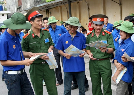 Tuy vẫn còn ngồi trên ghế nhà trường nhưng các học viên ở các trường sĩ quan trong quân đội luôn nhiệt tình và hết mình trong mỗi đợt tình nguyện