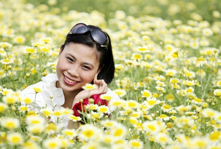 Rực rỡ bên những luống hoa