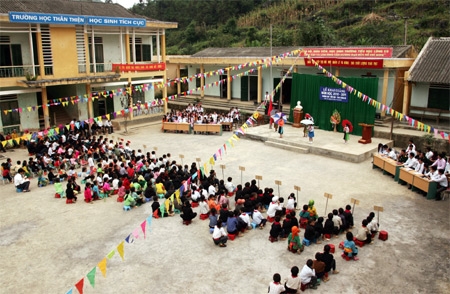 Giản dị, nhẹ nhàng nhưng cũng không kém phần long trọng trong ngày tựu trường chung của 3 trường Mầm non, Tiểu học và THCS Lũng Cú