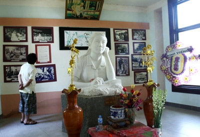 Ai có dịp qua Đức Phổ đều ghé thăm khu bệnh xá và thắp hương tưởng nhớ người con gái kiên trung, giàu lòng nhân ái