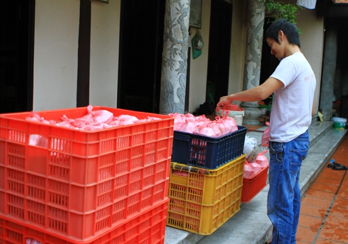 Xếp những suất cơm cuối cùng để mang đi