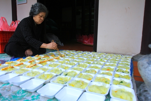 Những suất cơm đầy đặn, tinh tươm đã sẵn sàng