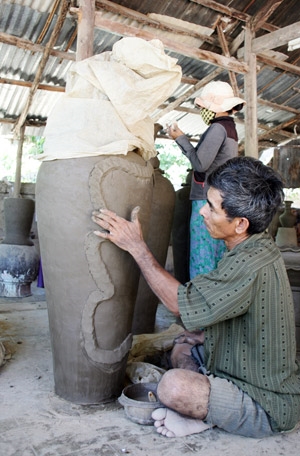 Sản phẩm gốm giờ chủ yếu là bình gốm, lọ hoa trang trí