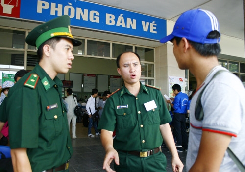 Đội tiếp sức Học viện Biên phòng lần đầu tiên tham gia, chủ yếu hướng dẫn thí sinh tới thi tại khu vực Sơn Tây
