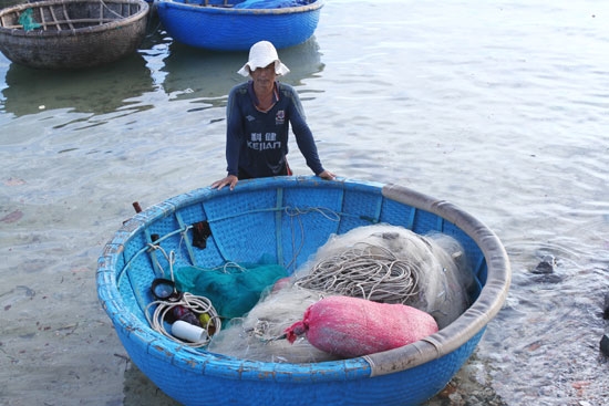 Cũng không ít ngư dân buồn bã trở về