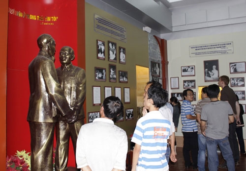 Nhân dân các tỉnh Nam Bộ tham quan, tìm hiểu thân thế và sự nghiệp Chủ tịch Hồ Chí Minh tại Bảo tàng Hồ Chí Minh chi nhánh TP Hồ Chí Minh.