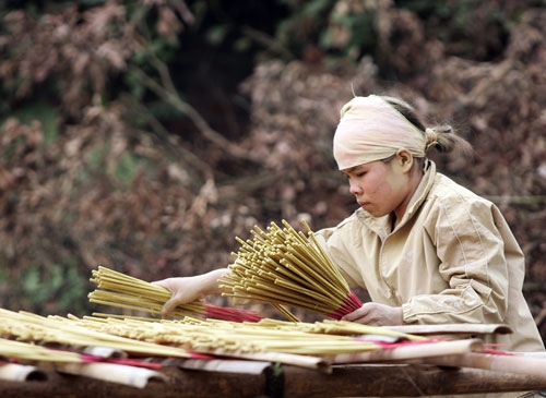 Hương phải được phơi dưới nắng, nếu qua lửa sẽ làm mất mùi thơm