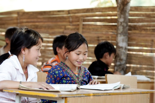 Cả thầy và trò đều mơ ước vượt núi, thoát nghèo bằng con chữ