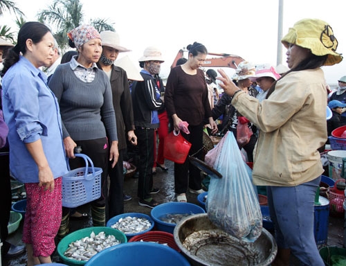 Nay không phải lội nên người dân sống gần đó cũng dễ dàng đi chợ mua bán hơn.