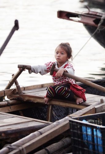 Trông thuyền cho mẹ lên chợ