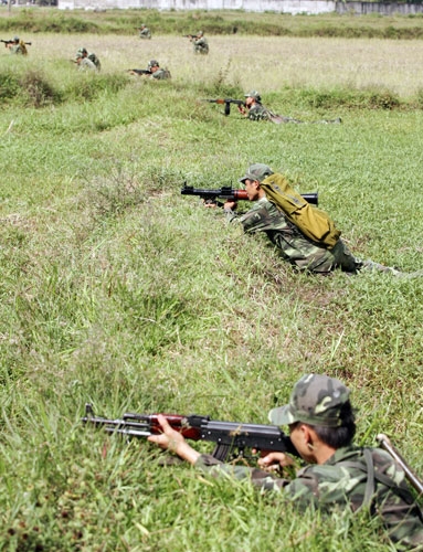 Trung đội phòng ngự chiếm lại công sự