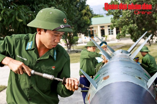 Kiểm tra định kỳ đạn tên lửa