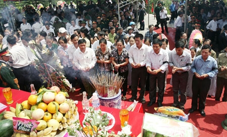 Lễ đón nhận, an táng các liệt sĩ luôn có mặt đông đảo cán bộ, nhân dân địa phương. Họ đều mong thắp một nén hương tri ân và tưởng nhớ tới các anh
