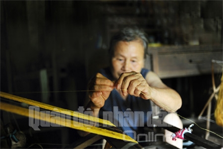 Nhiều gia đình vẫn se tơ bằng phương pháp thủ công