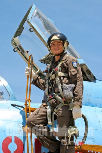 Niềm vui sau chuyến bay an toàn, thắng lợi