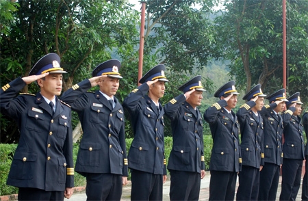 Cán bộ, chiến sĩ Trạm ra-đa 480 luyện tập Điều lệnh đội ngũ