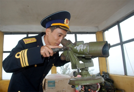 Quan sát mục tiêu trên biển